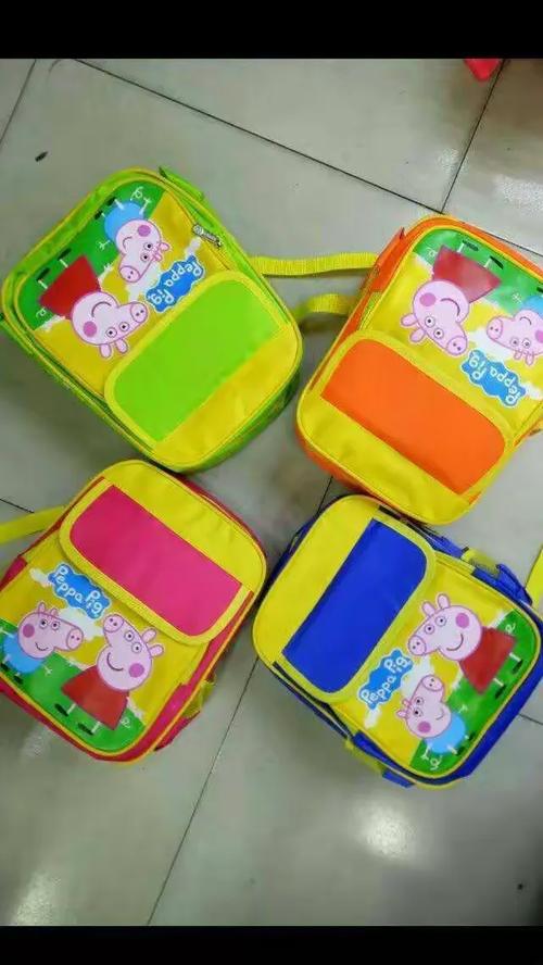 家有小学生，该怎样为孩子挑选合适的小学校服和幼教用品？